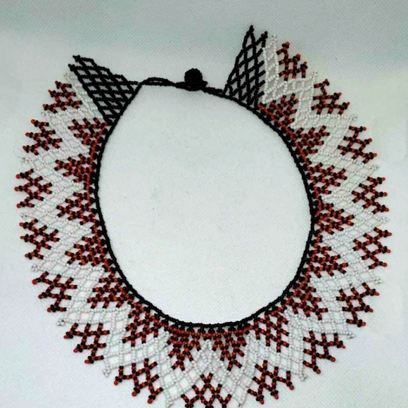 Handcrafted seed bead necklace - Picture 2 of 7